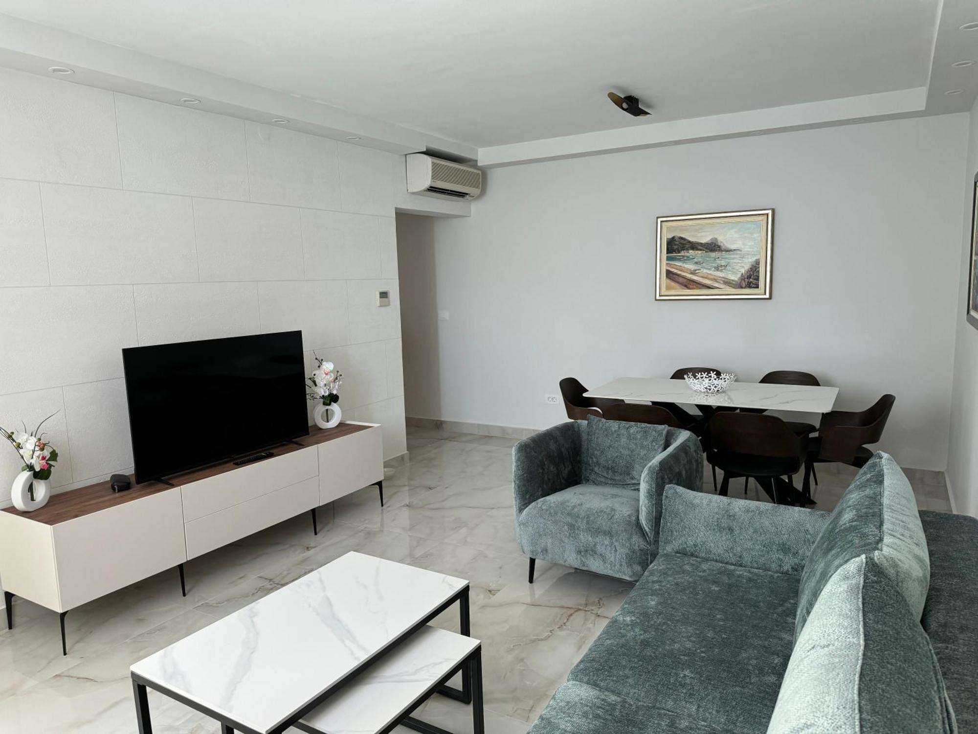 Beach Apartment Sveti Stefan דירה