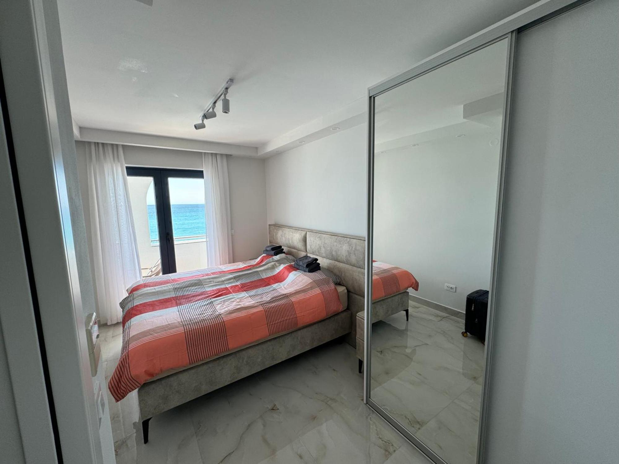 Beach Apartment Sveti Stefan * סבטי סטפן